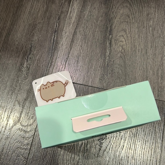 Pusheen AirPods 1/2 case - Picture 9 of 11